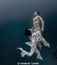 Indonesian fashion underwater shoot. +/- 8m below sea level by Windiarto Tjandra 